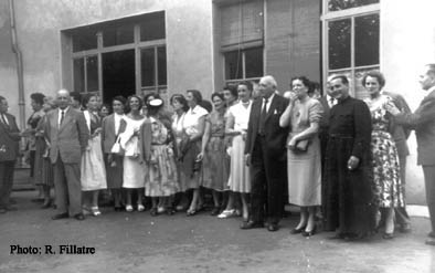 Amis de Salles au restaurant