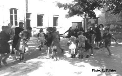 Elèves sur la place