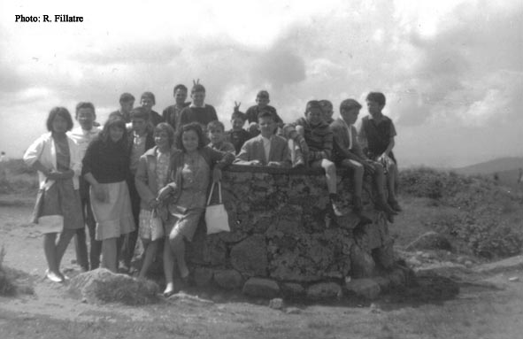 Elèves autour du puits